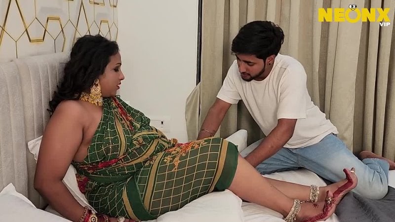 Hot desi MILF belle-mère bengali tamil saree 🤤🍆💦